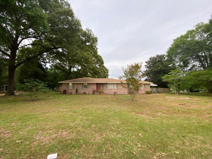 Beautiful 3 bedroom, 2 bath brick home. House for Rent in Prattville