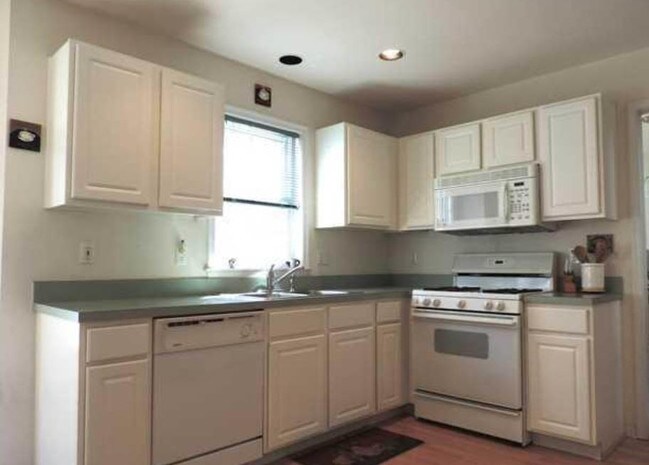 Building Photo - 23 Clover Hill Dr