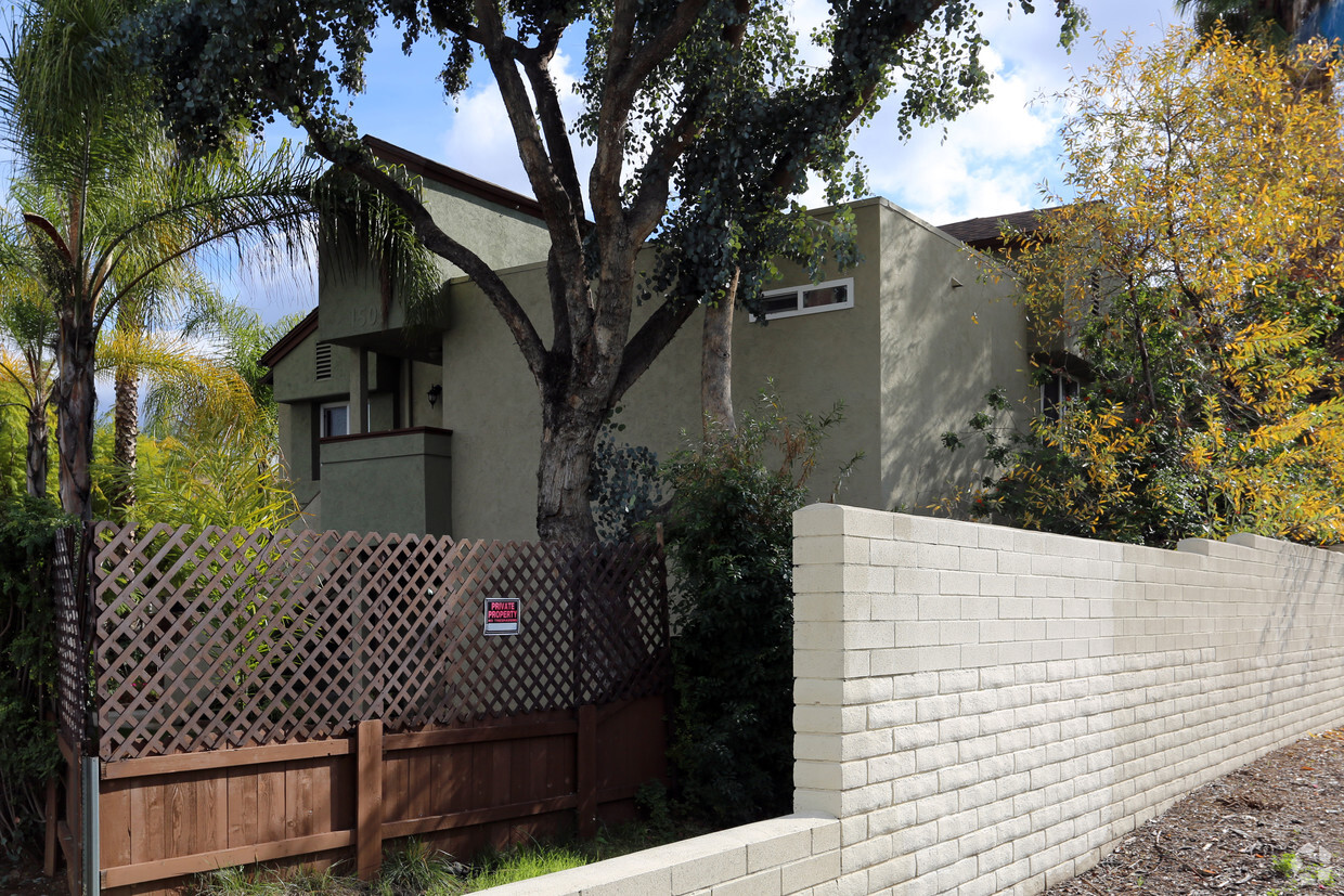 Building Photo - Granite Hills Apartments