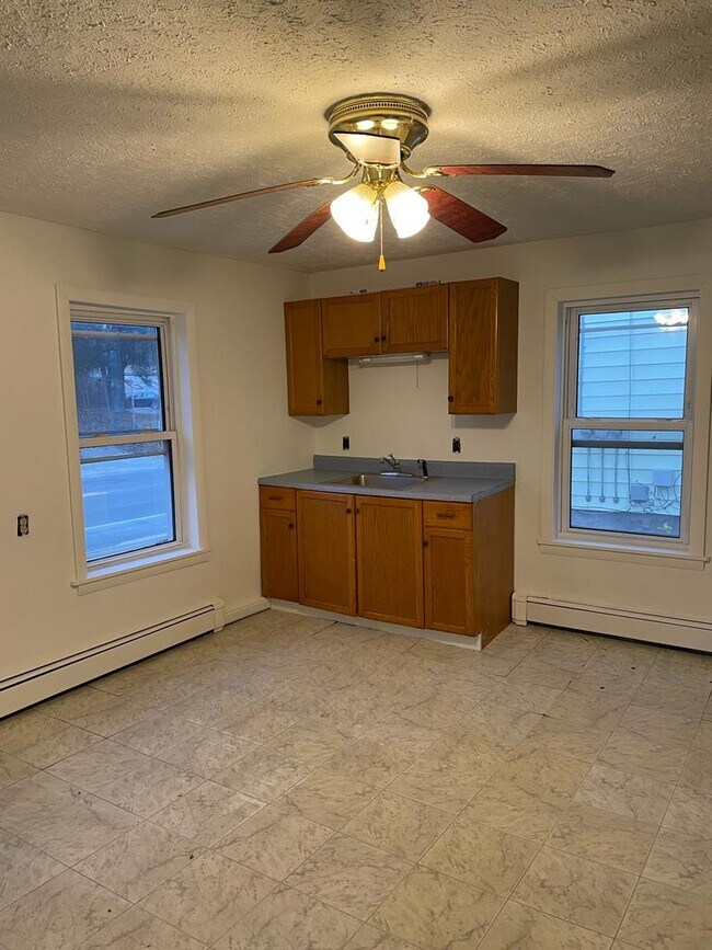 Building Photo - 110 Pomfret St