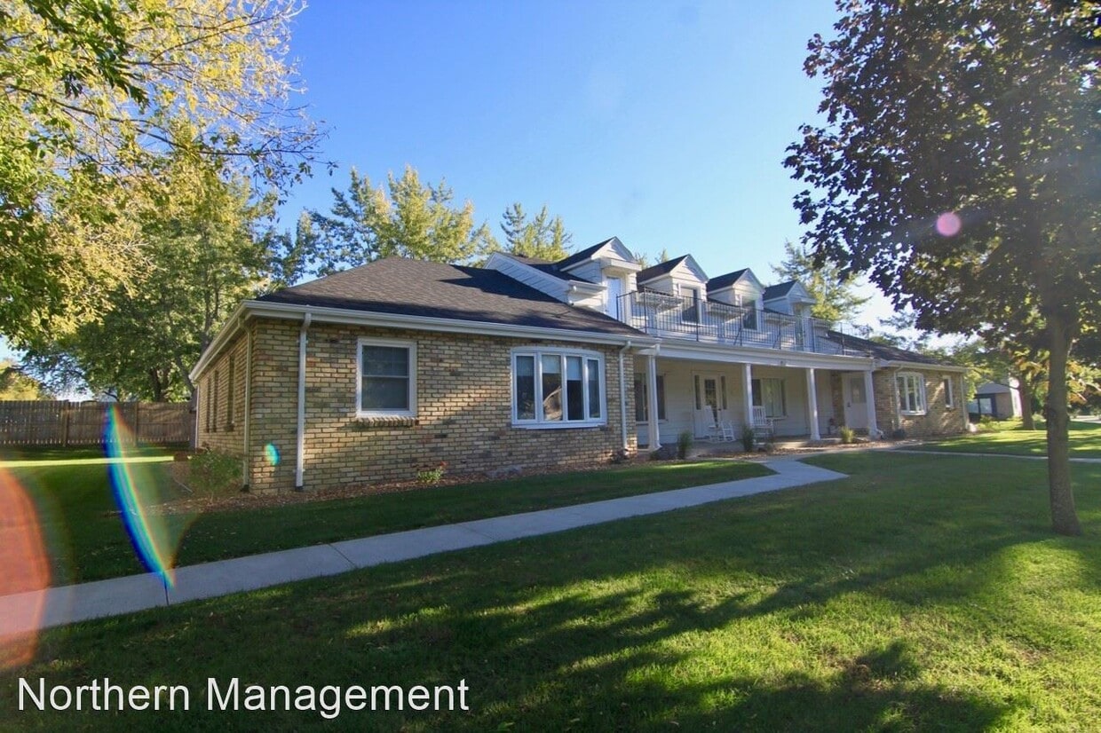 853 Thackeray Trail, Oconomowoc, WI 53066 Room for Rent in Oconomowoc, WI