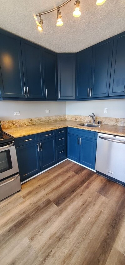 Foto principal - 2 bed, 1 bath, 1 parking updated unit in M...