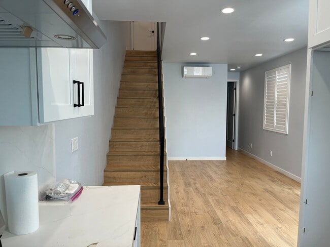 Foto del edificio - NEWLY Built 3 Bedroom Home in Huntington B...