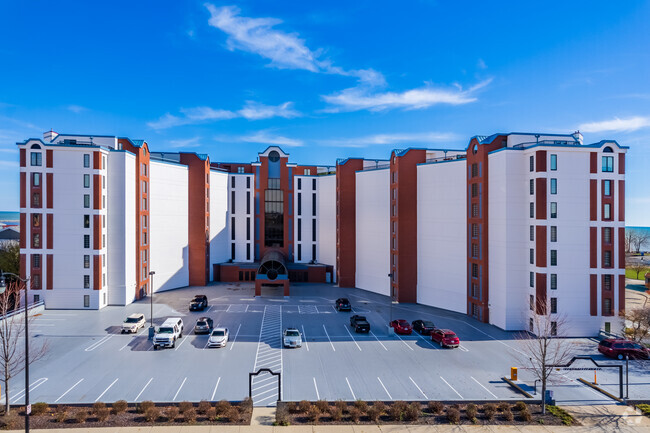 Building Photo - Lakeshore Towers