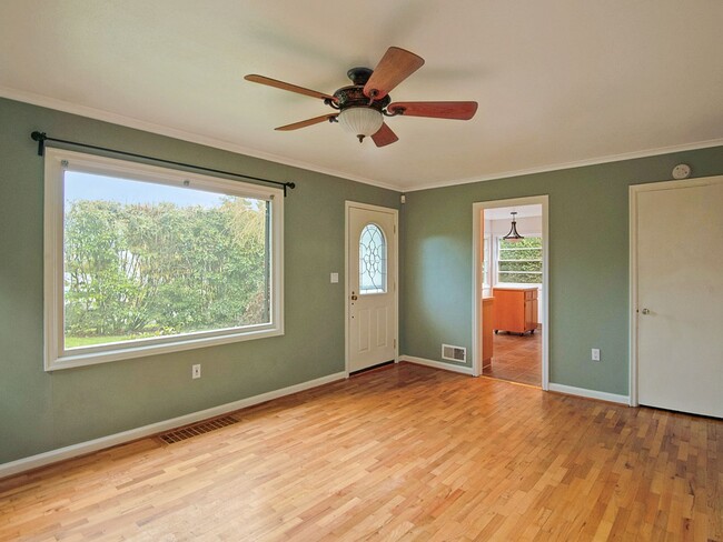 Building Photo - Wonderful 2-bdr/1-bath house in Cully—Larg...