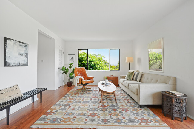 Foto del edificio - 1744 Redesdale Ave