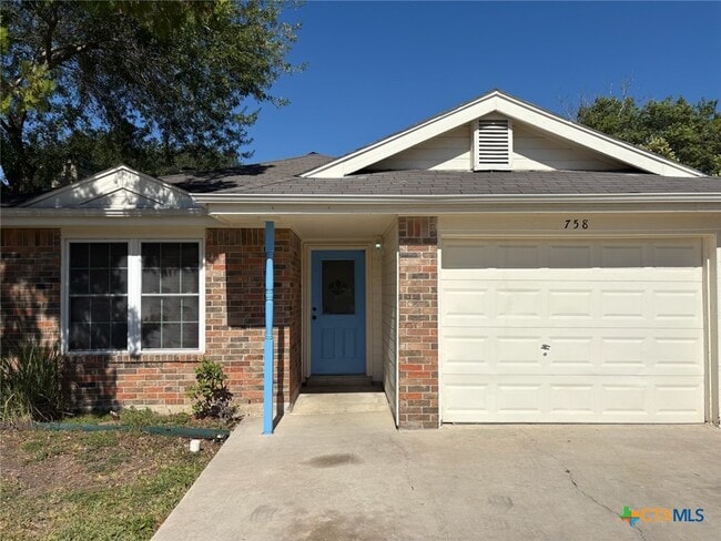 Building Photo - 758 Briarbend Dr