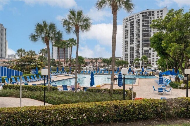 Foto del edificio - 600 Three Islands Boulevard