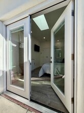 Building Photo - 1047 Clark St