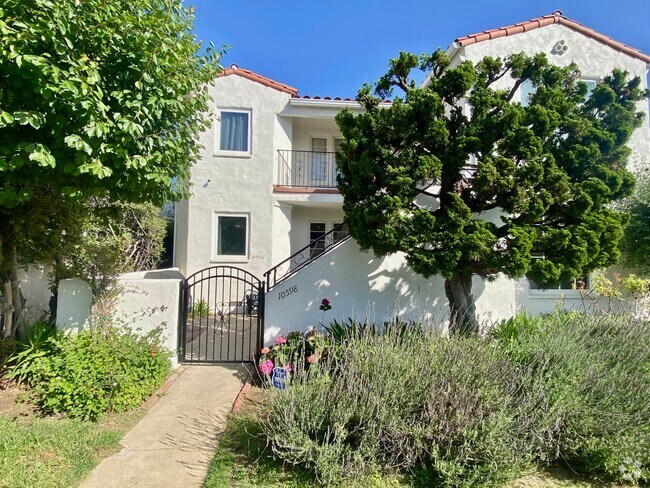 Building Photo - 10598 Ayres Ave