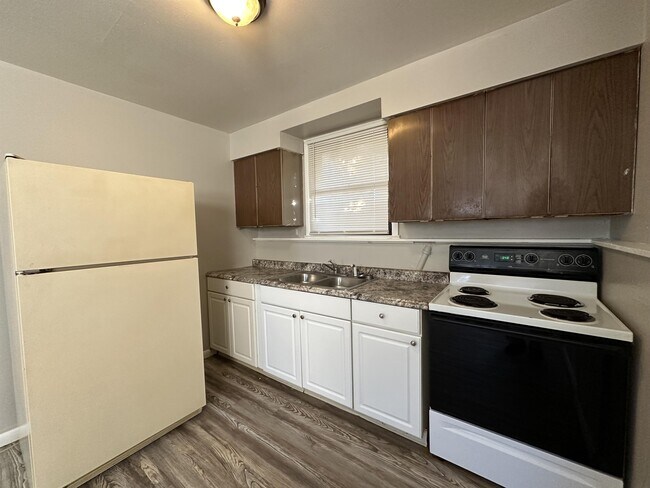 Building Photo - 2433 Jonathan Ave