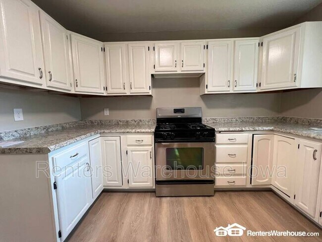 Building Photo - 8056 Ridgeview Dr