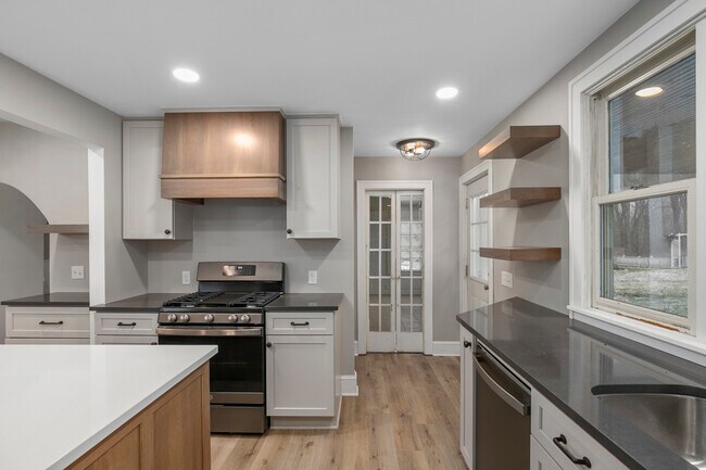 Foto del edificio - 2704 84th St SE