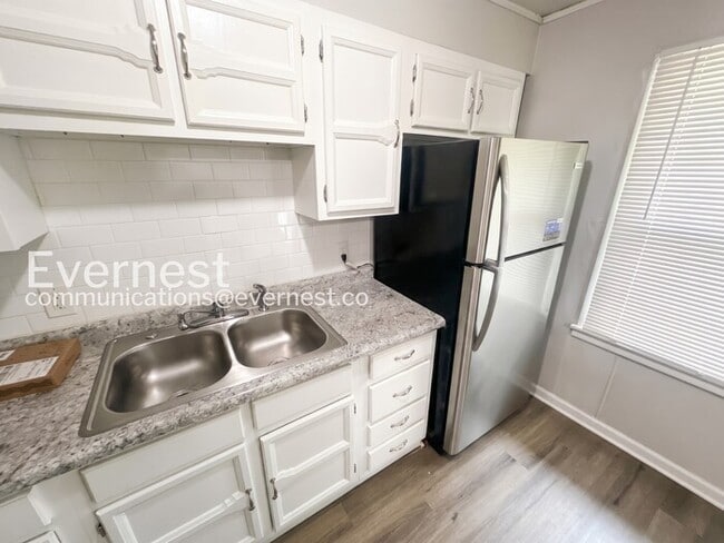 Foto del edificio - 5901 E 83rd St
