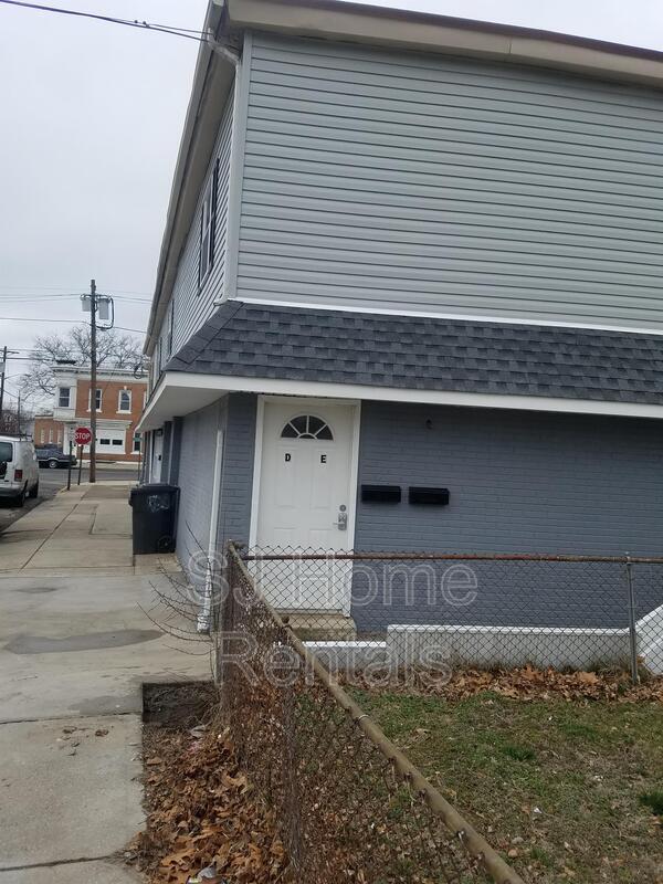 Building Photo - 215 S Pavilion Ave