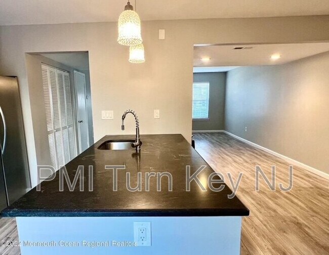 Foto del edificio - 18 Kingsley Way