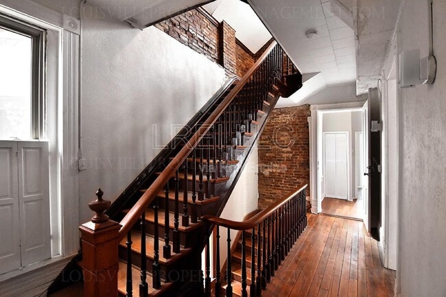 Building Photo - 607 St Catherine St