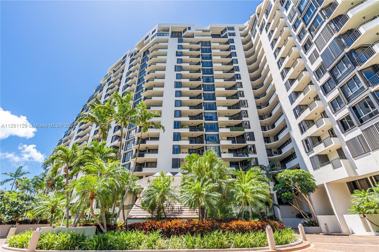 Primary Photo - 520 Brickell Key Dr