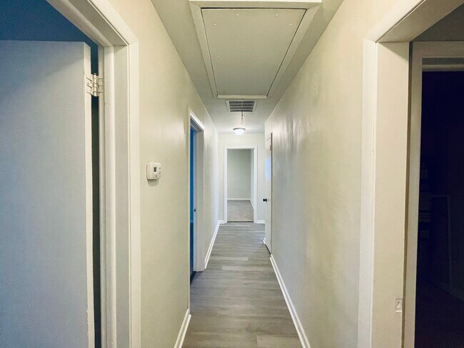 Foto del edificio - 1211 Victoria Blvd