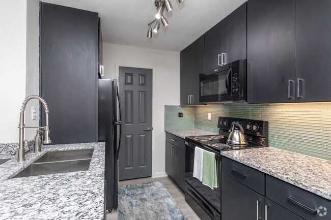 2BR, 2BA - 1230SF - Rosemont Chamblee