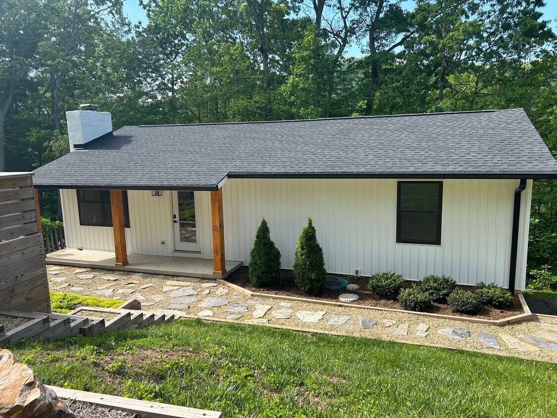 Primary Photo - Charming 2 Bed / 2 Bath Home – Walk to Dow...