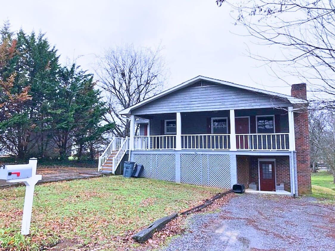 Primary Photo - 1535 Jordan Ave NW