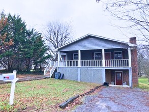 Building Photo - 1535 Jordan Ave NW
