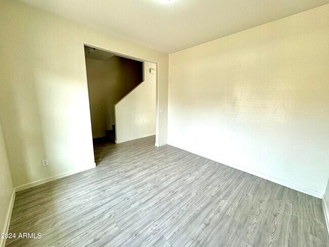 Building Photo - 45138 W Sandhill Rd