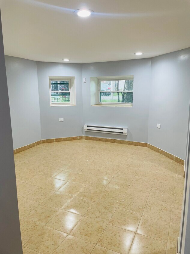 Foto principal - 1229 N Mason Ave
