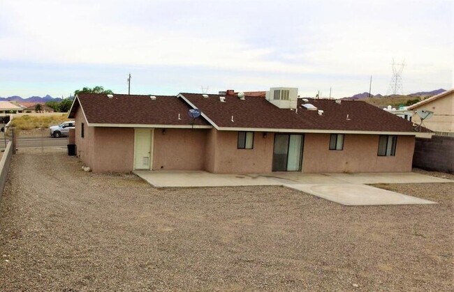 Foto del edificio - Move in ready.  Call for a showing. (928) ...