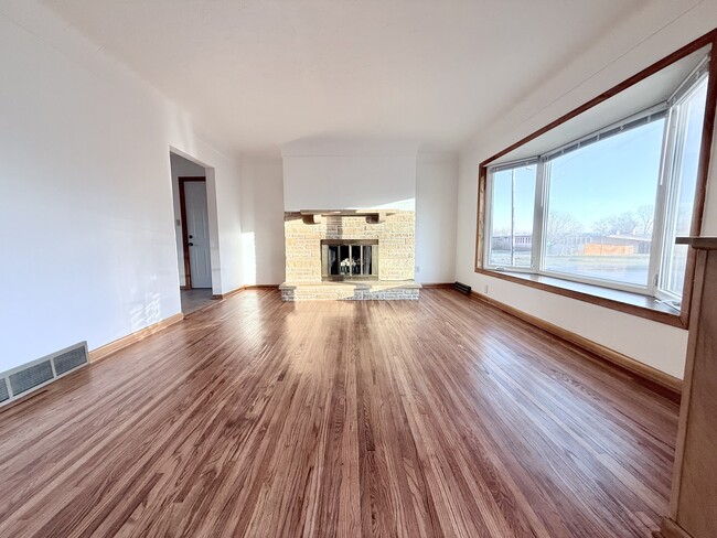 Living Room - 402 Beverly Hills St