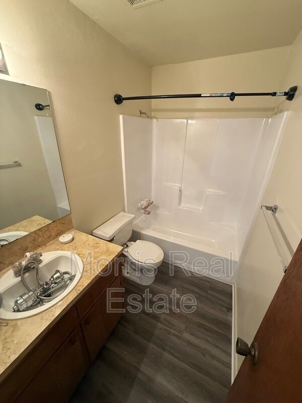 Foto del edificio - 208 Veterans Ave