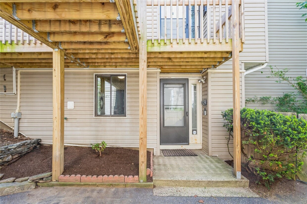 Primary Photo - 28 Hillside Terrace