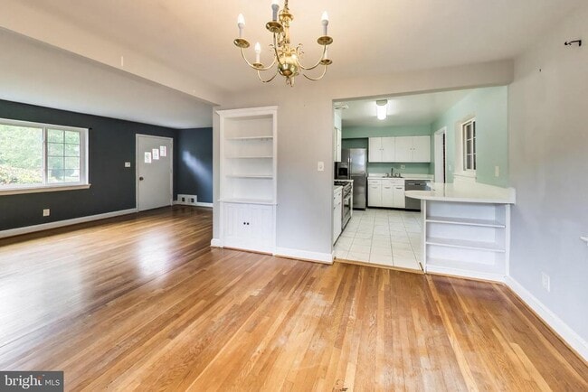 Building Photo - 7215 Normandy Ln