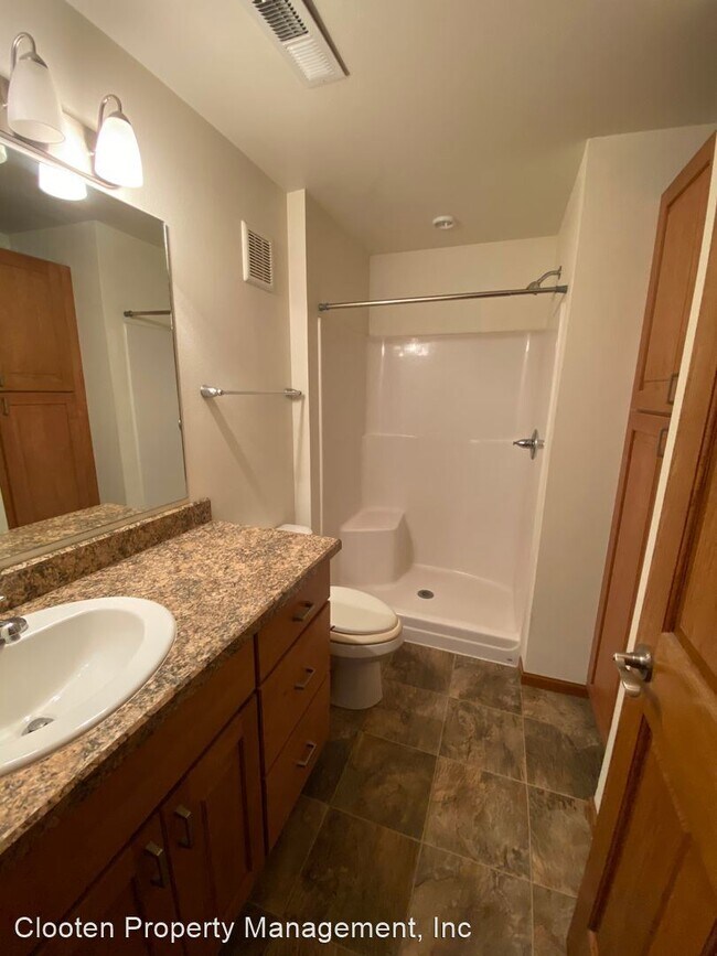 Building Photo - 3 br, 2 bath House - 1017 N 33rd St.