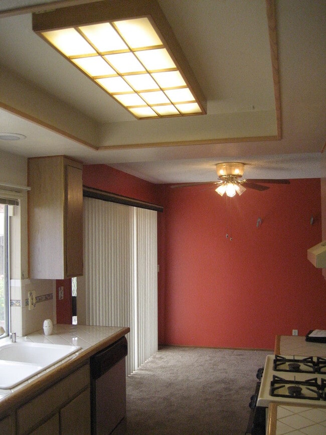 Building Photo - Charming 2 Bed / 2 Bath single story home located in a great family neighborhood