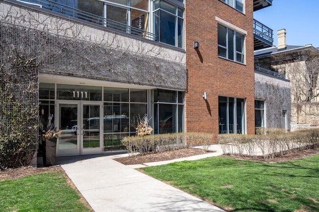 Foto del edificio - 1111 N Marshall St