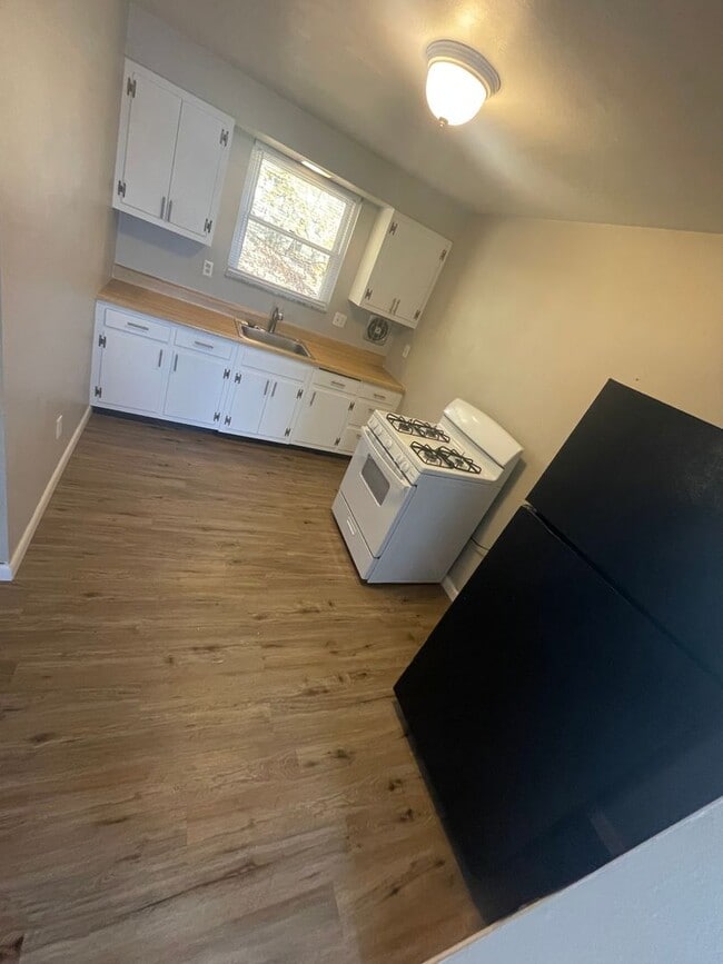 Building Photo - 2 Bedroom Apartment with Garage in McCandless!