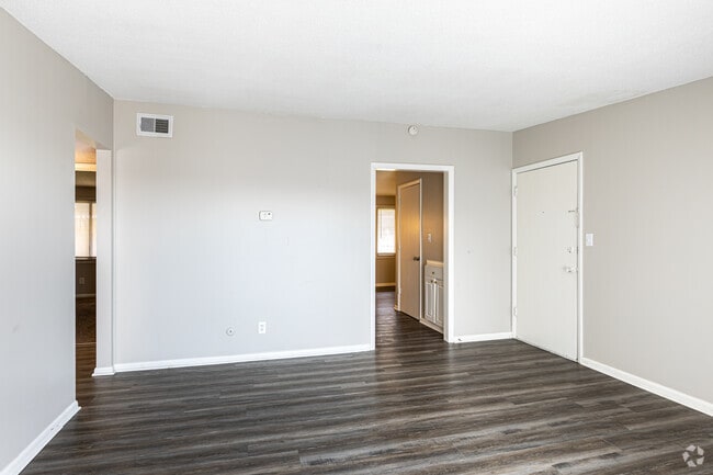 3HAB, 1,5BA - 900SF - Stonleigh Court Apartment Homes