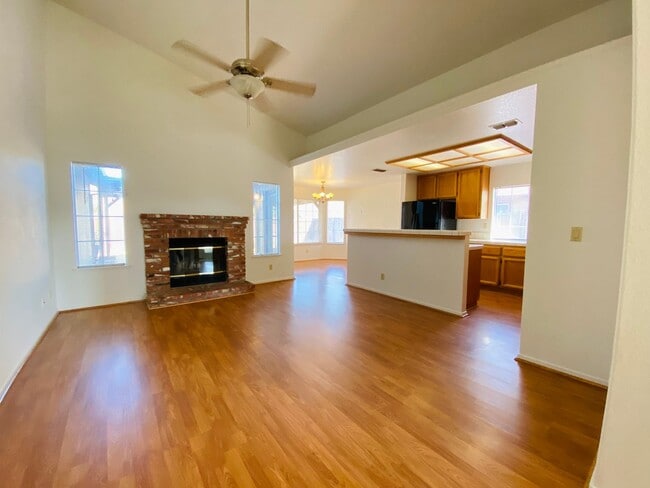 Building Photo - Lovely Galt Home