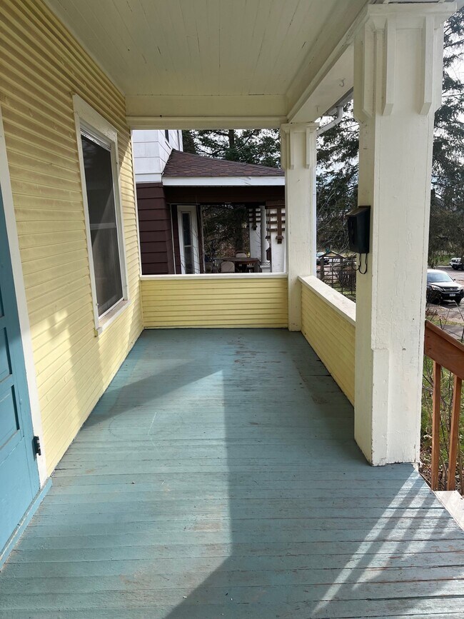Building Photo - 608 N 16th Ave E