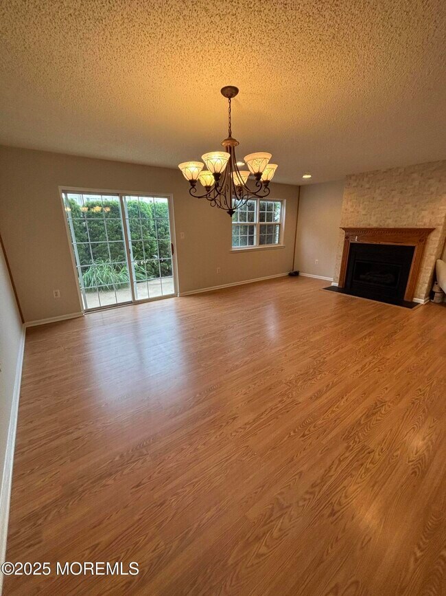 Building Photo - 8 Fiddlers Elbow Ct
