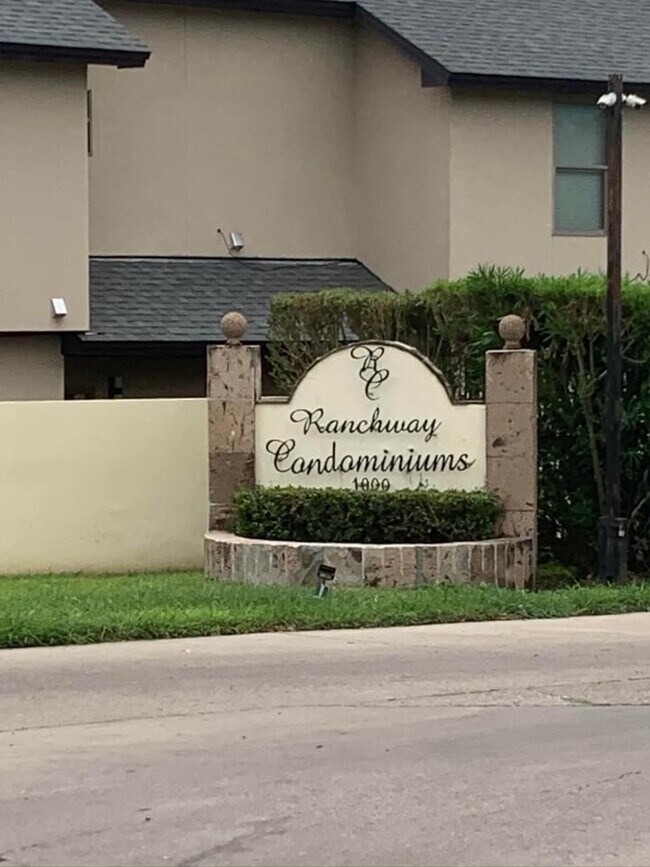 Foto del edificio - 1000 Ranchway Dr