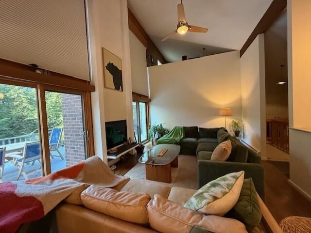 Foto del edificio - 38 Pine Grove Rd