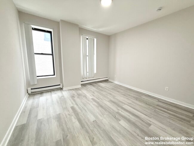 Building Photo - 9 Ruggles St