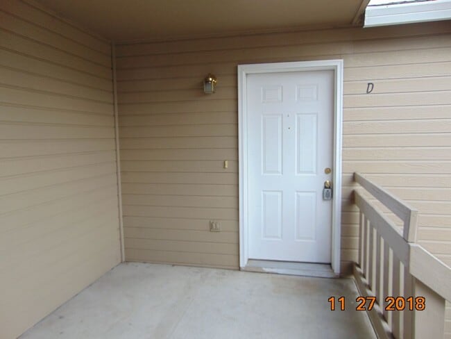 Building Photo - East Medford 2-Bedroom Apartment