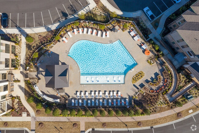 Pool - The Luxe of Huntersville