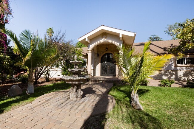 Foto del edificio - 5104 Tampa Ave