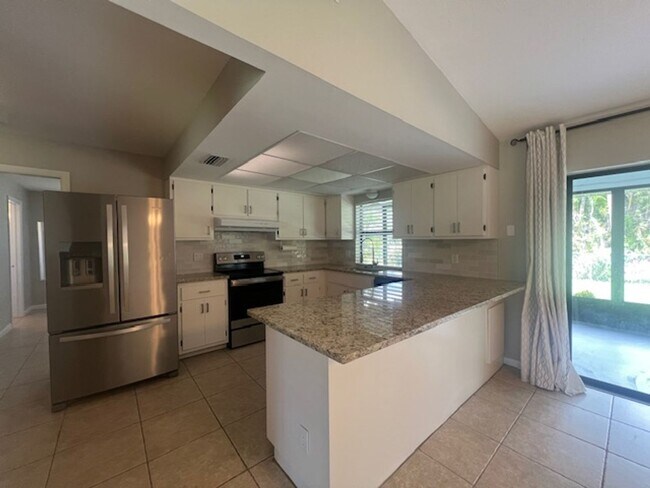 Building Photo - 3 Bedroom/ 2 Bath Fenced in Home for rent ...