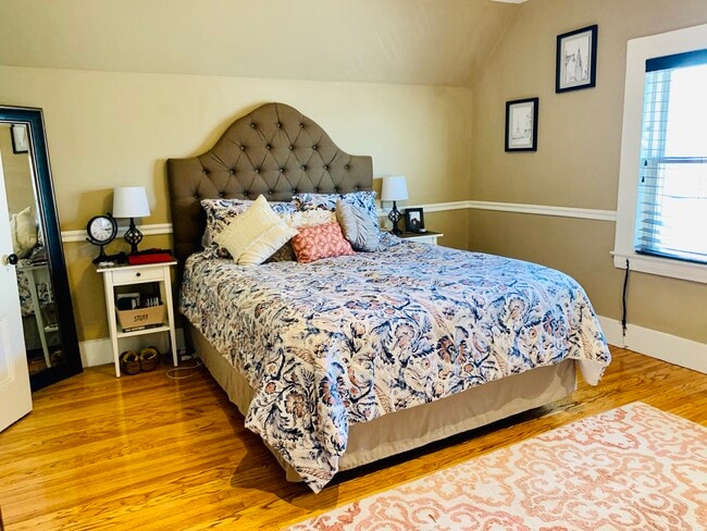 Building Photo - 4 Sparhawk St